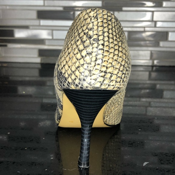 Isaac Mizrahi faux snakeskin high heel - Picture 5 of 8